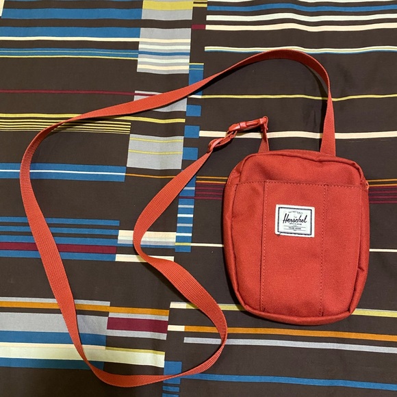 Herschel Cruz Crossbody - Picture 2 of 3